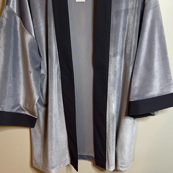 Ann Taylor Velvet Tonal Trim Kimono Color: Empire Grey - Picture 3 of 5